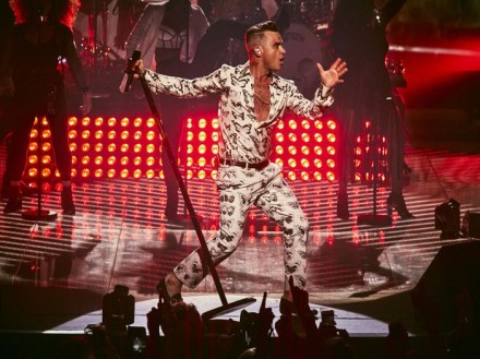 Robbie Williams, annulla due date del tour: 